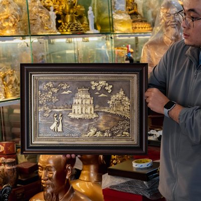 Tranh Đồng Tháp Rùa Hồ Gươm Màu Trầm Cổ Khung Nhựa Composite Khổ 55cm x 40cm