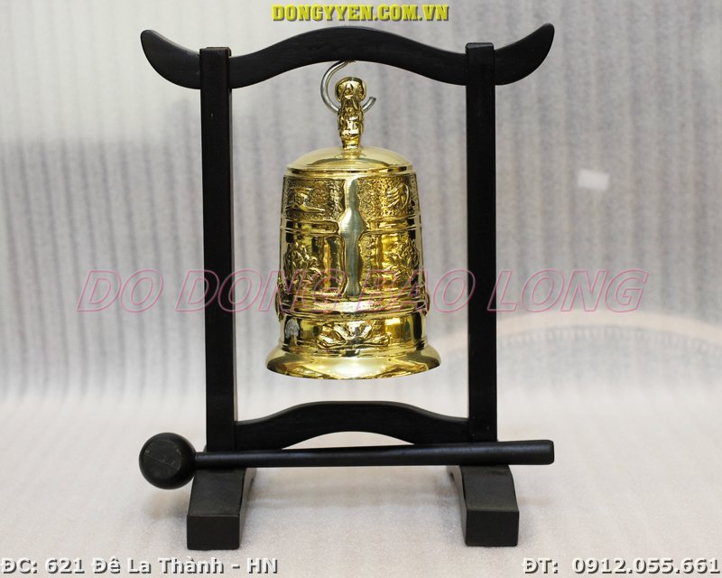 chuông đồng treo giá gỗ