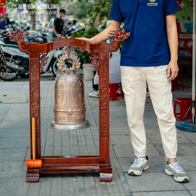 Chuông Đồng 22Kg Giá Treo Gỗ Lim Cho Điện Thờ, Miếu, Nhà Thờ Tổ