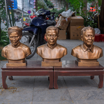 Đúc 3 Pho Tượng Chân Dung Bằng Đồng Đỏ Cao 48Cm