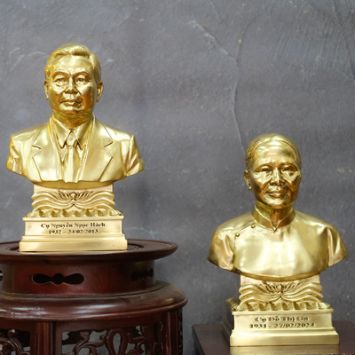 Tượng Chân Dung Cụ Ông, Cụ Bà Bằng Đồng Vàng Cao 30Cm