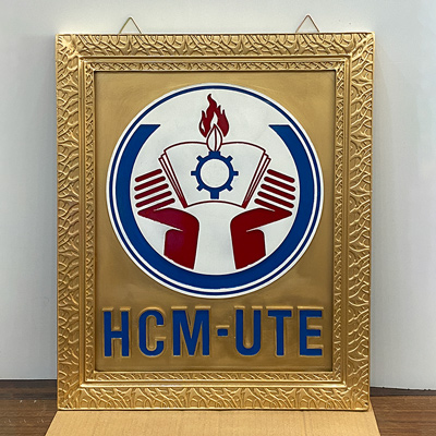 Đúc Logo Trường ĐH Công Nghệ Kỹ Thuật HCM Bằng Đồng Đỏ Khổ 50cm x 61cm