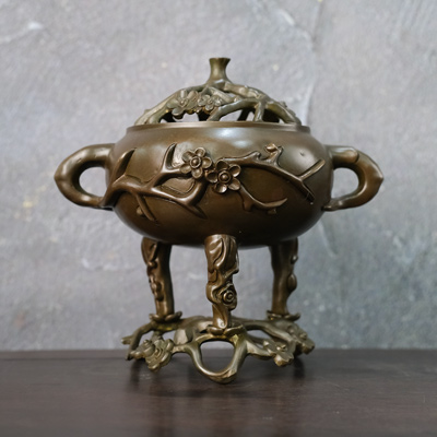 Lư Xông Trầm Hoa Mai Đồng Vàng Màu Nâu Trầm Cổ Cao 20Cm