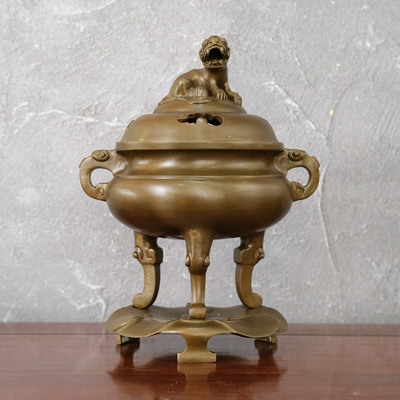 Lư Xông Trầm Đế Lá Sen Trơn Đồng Vàng Cao 33Cm Màu Nâu Trầm Cổ
