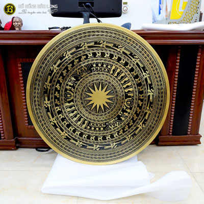 Mặt trống đồng đúc nổi bằng đồng vàng