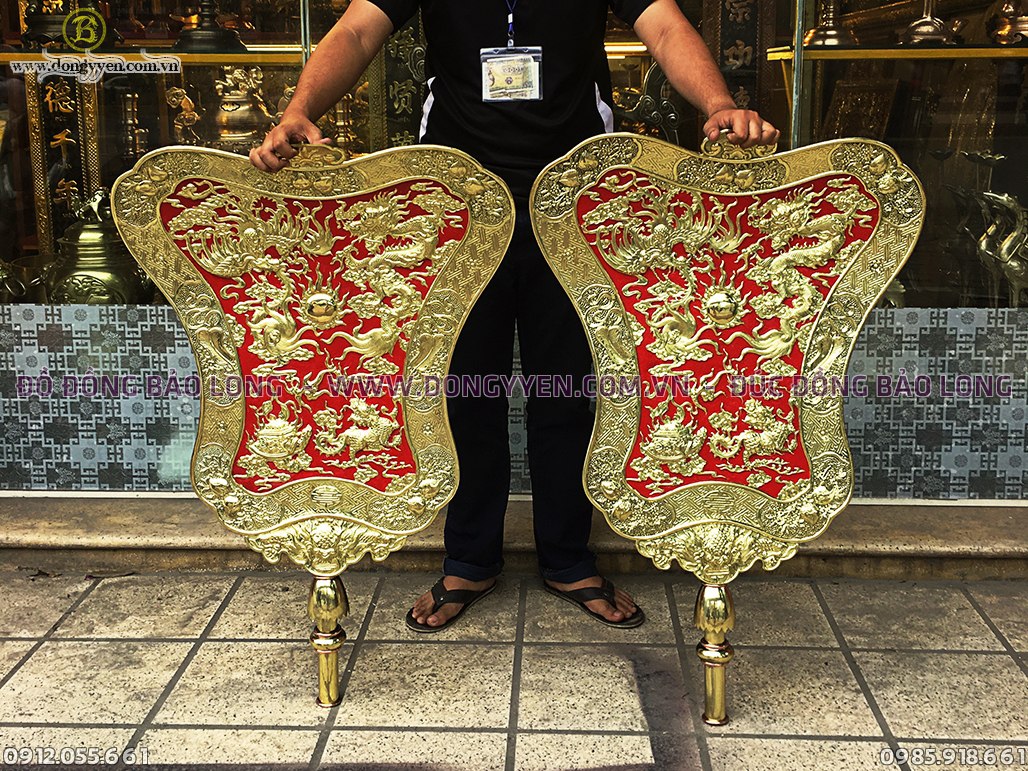 Quạt ba tiêu chạm tứ linh chầu mặt nguyệt bằng đồng