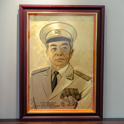 Tranh Khắc Đại Tướng Võ Nguyên Giáp Bằng Đồng Khổ 75cm x 55cm