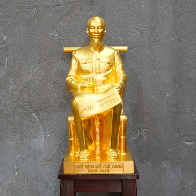 Tượng Đồng Bác Hồ Ngồi Ghế Mây Đọc Báo Dát Vàng 24K Cao 50Cm