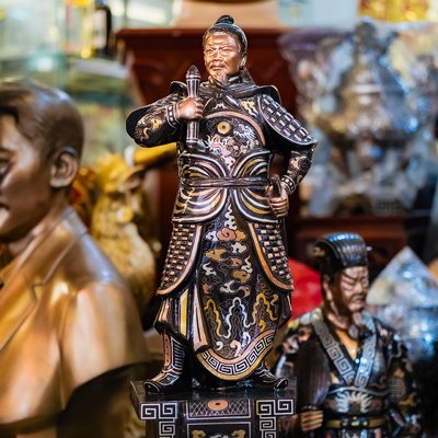 Tượng Đồng Trần Quốc Tuấn Bệ Thuyền Khảm Tam Khí Cao 61Cm